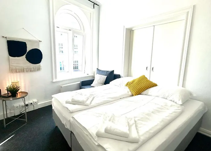 Central Apartment For Up To 10 Guests