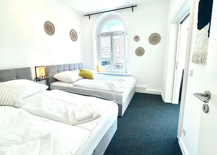Central Apartment For Up To 10 Guests